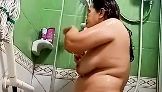 Morning video sex while taking a bath of my wife she loves it so much she orgasm