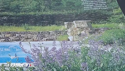 Seksi esmer kocası izlerken azgın adamla ateşli seks yapıyor