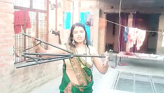 Büyük üvey kız kardeşim kızdı, tek kişilik yatağı paylaştık, tam Hintçe ses