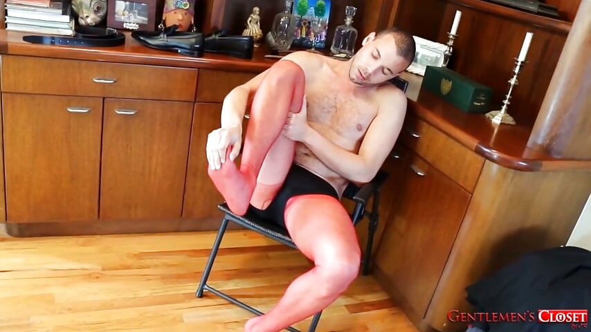 GentlemensCloset Alejandro V Strips Down in Steamy Solo Audition