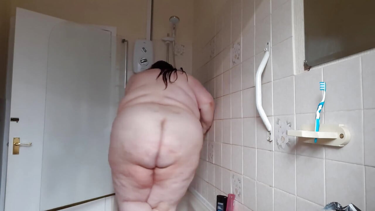 SSBBWレディブラッドシャワー&腹の揺れ
