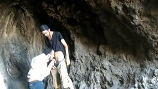 Na caverna