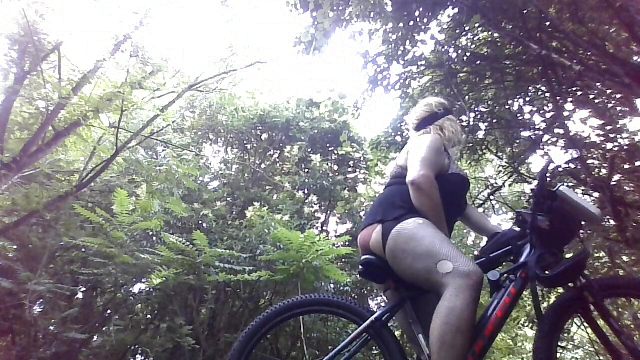 CD Slut Turns Bike Seat Into Sex Toy Outdoor