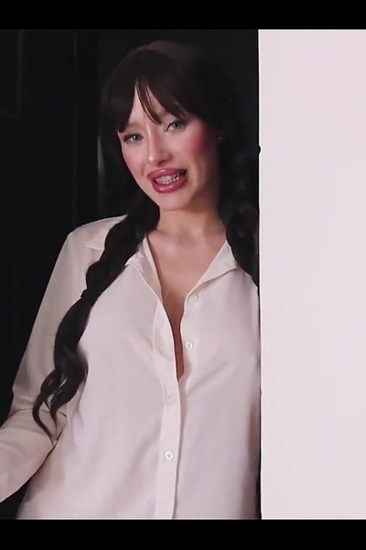 Nevaljala komšinica želi tvoj kurac