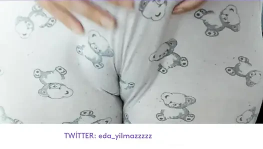 CAMELTOE- SWOLLEN PUSSY- MASTURBATE WITH PAJAMA- RUBBING PUSSY WITH PAJAMA
