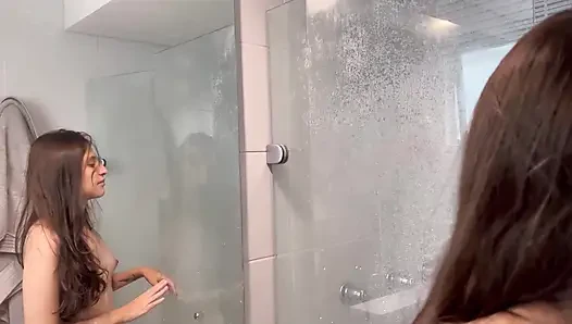 Kocam mutfaktayken banyoda seks yapıyoruz