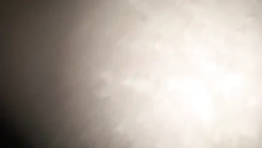 Hintli kadın ışıkları söndürerek seks yapıyor