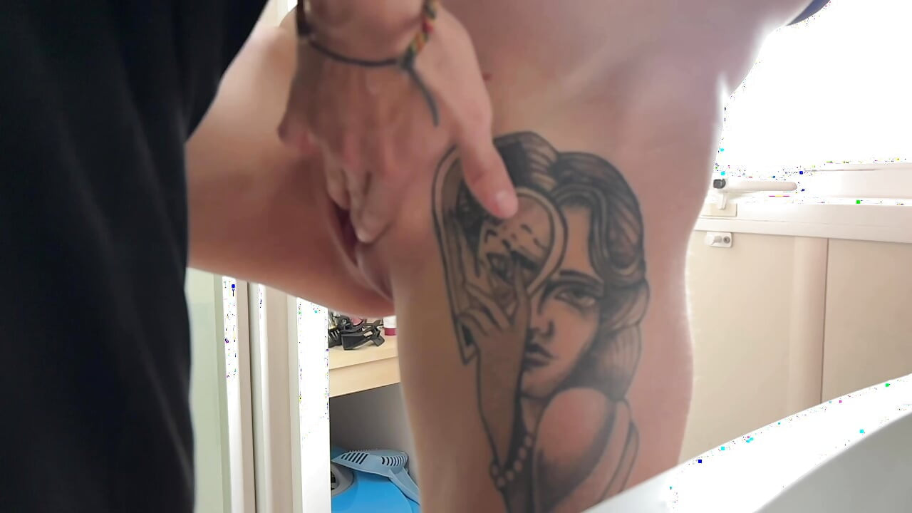 HAN BARBERTE MEG RETT FØR HAN SPISTE MEG