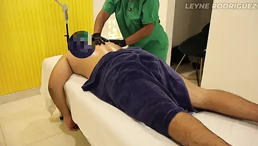 Leyne rodriguez: pijatan tubuh montok yang berlumur minyak dan happy ending