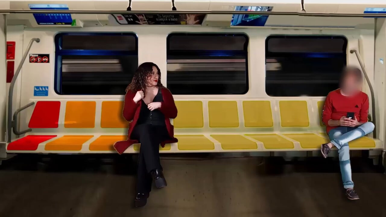 Aku masturbasi orang asing di kereta sementara suamiku merekam semuanya