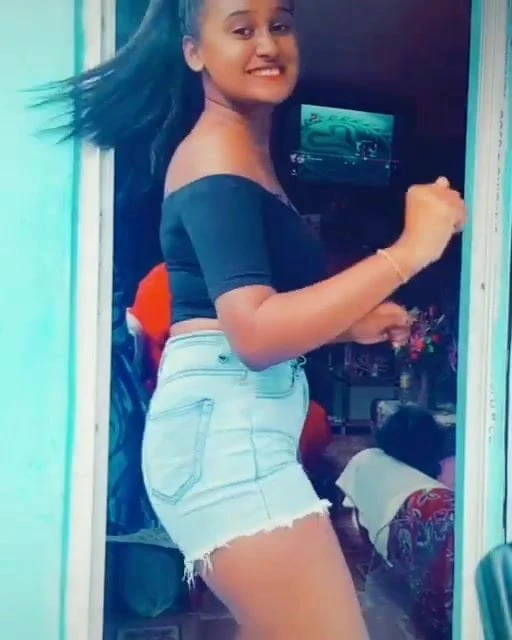 sexy girl dance in sexy way - what an ass