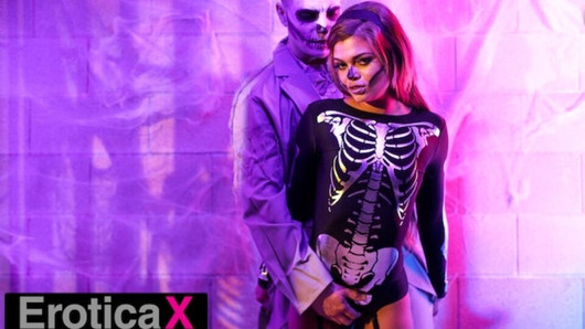 Eroticax - sorpresa romantica di halloween di zombie sexy