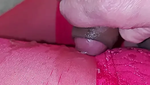 Kırmızı çoraplı ve Tenga oyuncağı