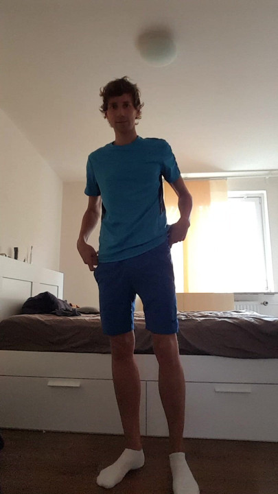 Twink Lukas Studier strips in sportswear