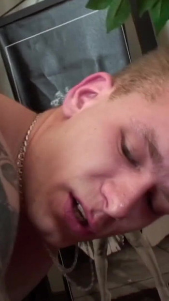 Key moment from "Sie schnallt sich den Dildo um und fickt Ihn"