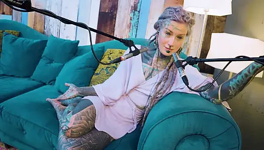 Ich spreche über A - echt - ASMR - Podcast - Reden - tattoo-mädchen-model goth punk dreadlocks
