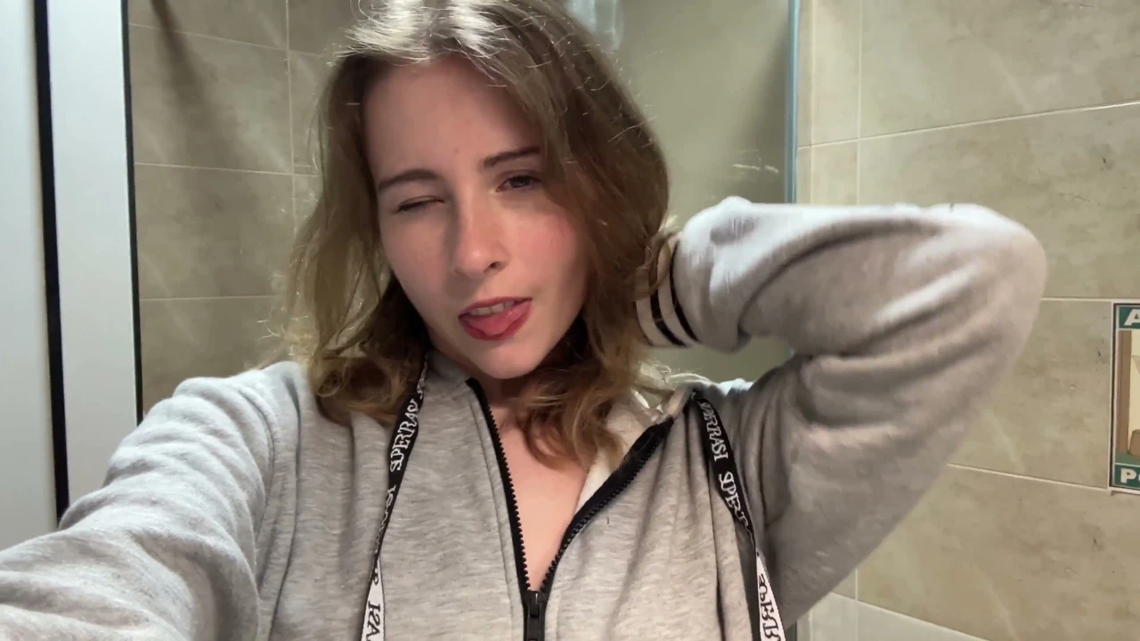 Gri gömlek pixie buharlı banyo - sabunlu azdırarak yere yolculuk