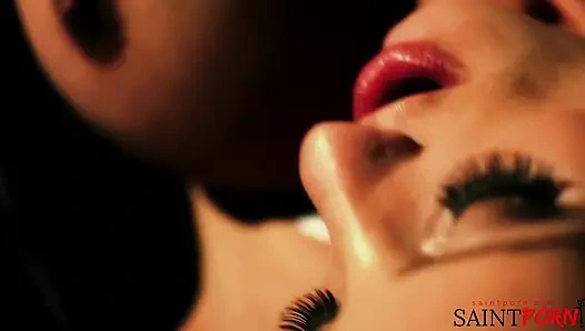 Penulis Erotika mencicipi nafsu gelap dan fantasi wanita cantik