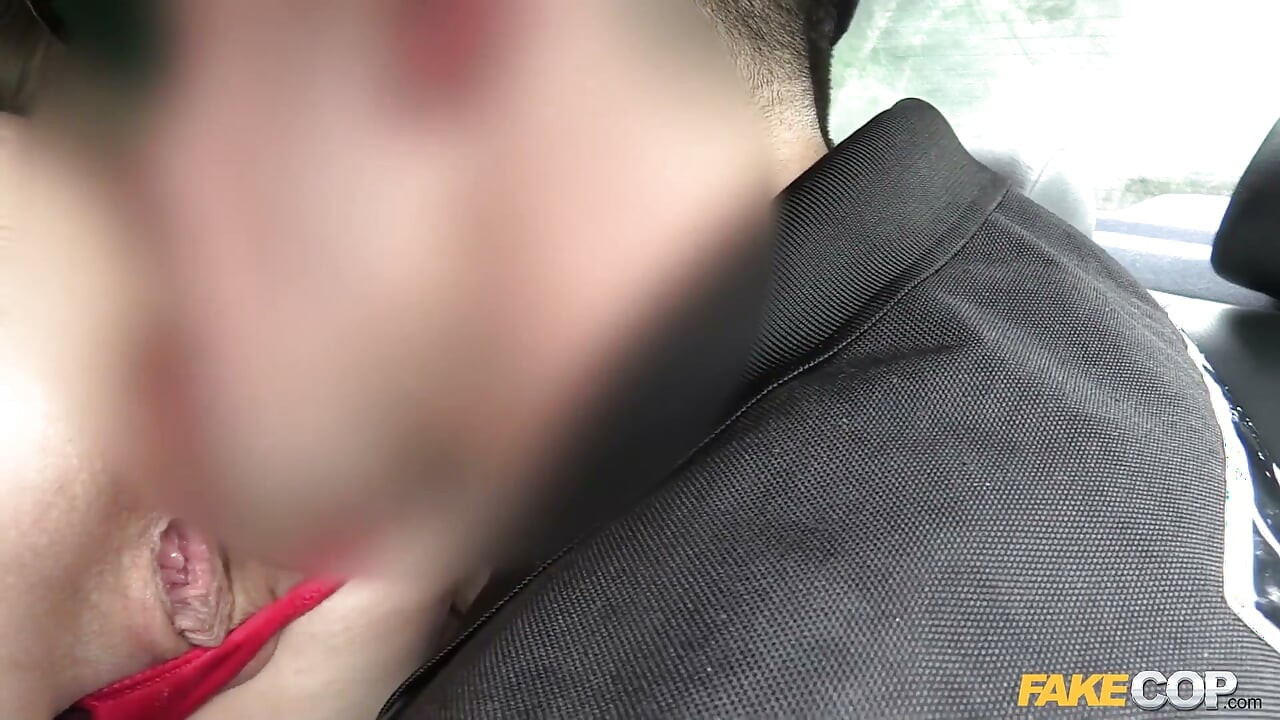Fałszywy policjant - truck stop temptation: puszczalska cutie fucked ciężko w radiowozie z głębokim gardłem akcji
