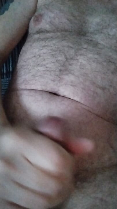 Quick wank - Hairy UK man plays