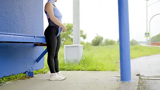 98- Sfw luar ruangan. Videoku dientot sama supir dengan legging dan bodysuit ketat di luar ruangan! Kamu suka sama penampilanku nggak??