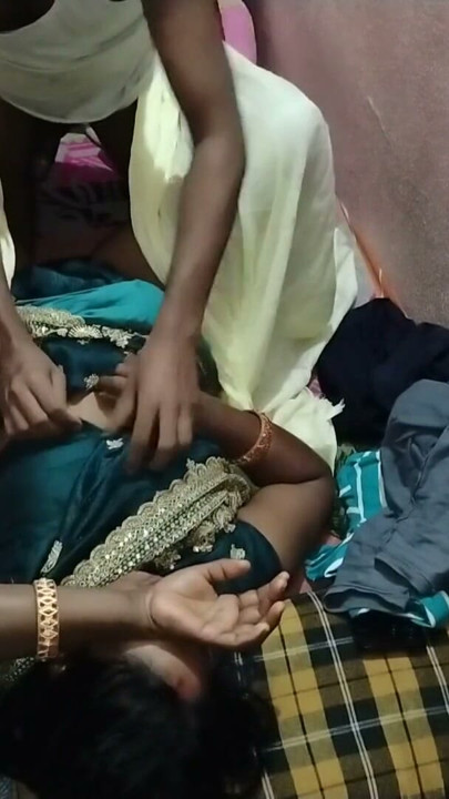 Isteri Desi Dirogoh Malam Hari Di Hari Raya Besar Sangat Puas | Klip 1