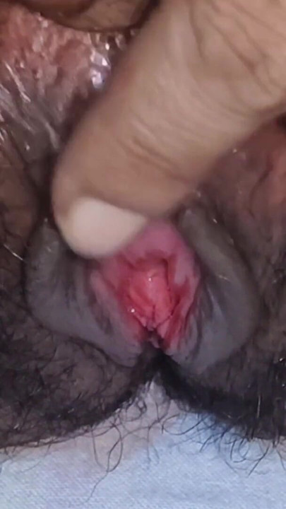 Bhabi apni chut ko rubbing Kar raha hai, Bhabi is rubbing her pussy | Clip 1