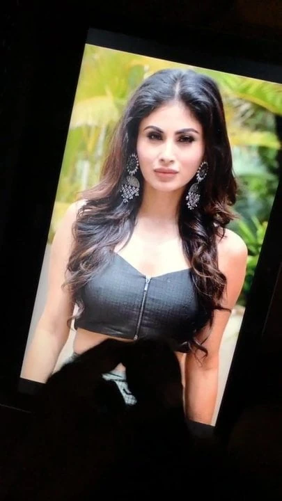 Mouni Roy cum tisztelgés #1