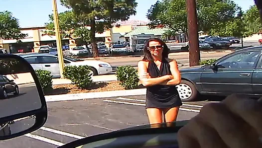 Merebut cewek yang menyenangkan menunggu terbuka lebar untuk penetrasi kontol besar