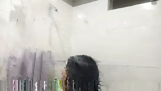 Duş gösterisi lil latin bts