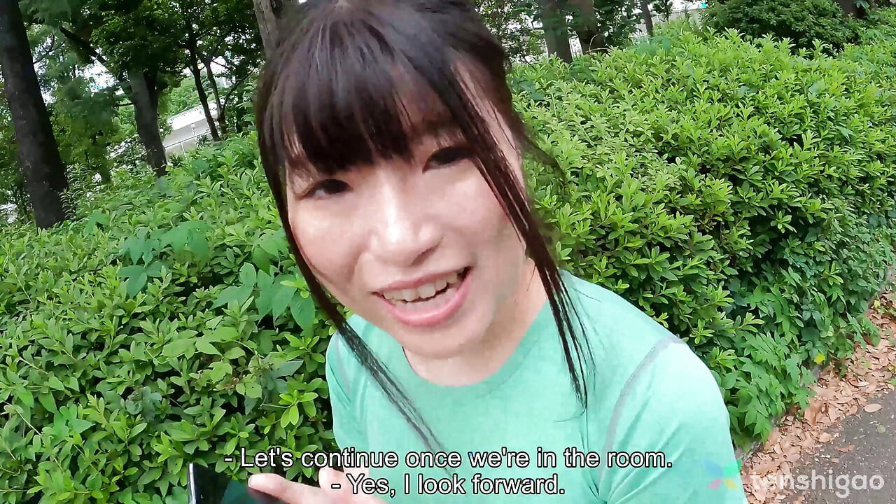 Kaho Hamazaki er vår søte kontorjente som vil leke naken en ettermiddag