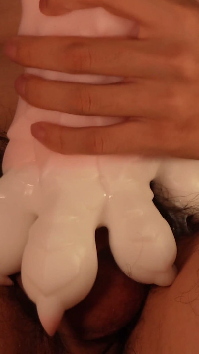 Dragon paw leads me a help hand | Clip 1