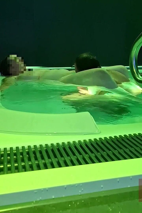18yo Fan Spotted Me at the Public Spa and Filled Me up in the Hot Tub
