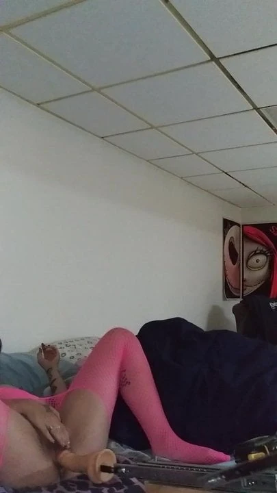 Emily Peters fucksaw sex machine