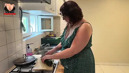 Мой начальник мою жену прямо передо мной, я смотрю на них, и это меня заводит!