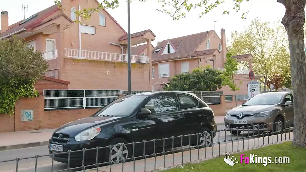 Une belle-mère désespérée supplie son voisin de coucher avec son voisin : elle réalise ses fantasmes !
