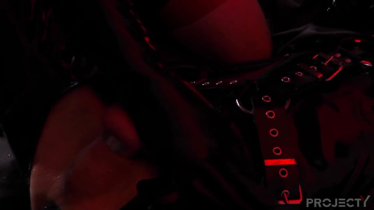 Rubber drone on the fuck machine