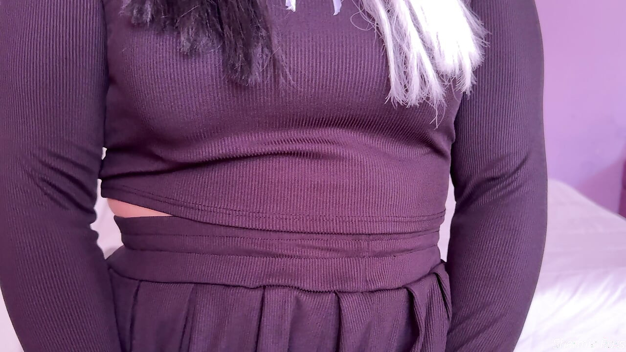 Cleaning girl tells me that she has no money, I offer her a deal and she ends up with her cock up to the inside