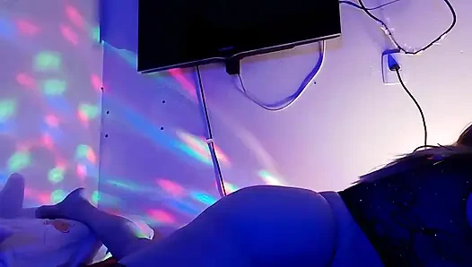 Tüysüz götünü kürkte serbest bıraktı ve çocuğa her şeyi attırdı