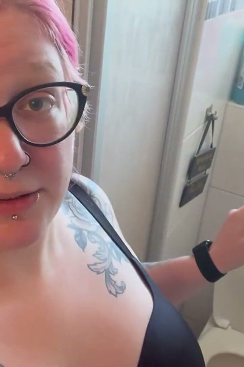 Hairy Pussy and Nice Piss Stream