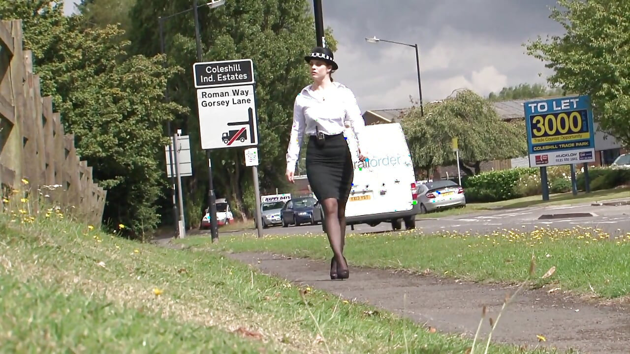 Жесткий секс с крошкой в униформе