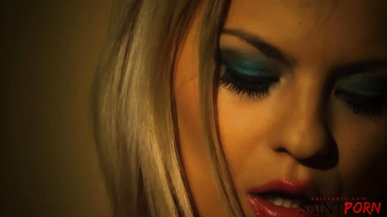 Η Jasmine Rouge ήθελε αυτό το μουνί να γαμηθεί τόσο άσχημα