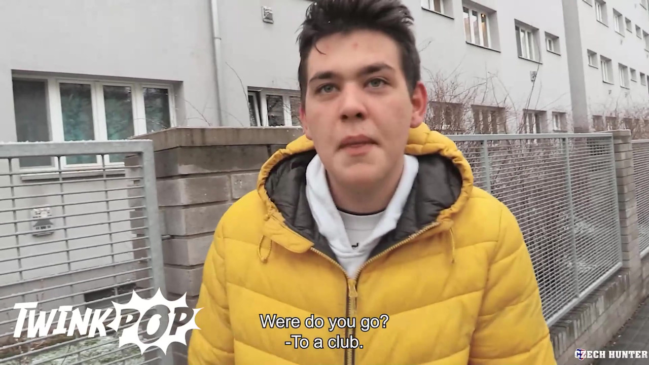 他在去买烟的路上遇到了一个愿意给他额外爱的男人 - twink pop