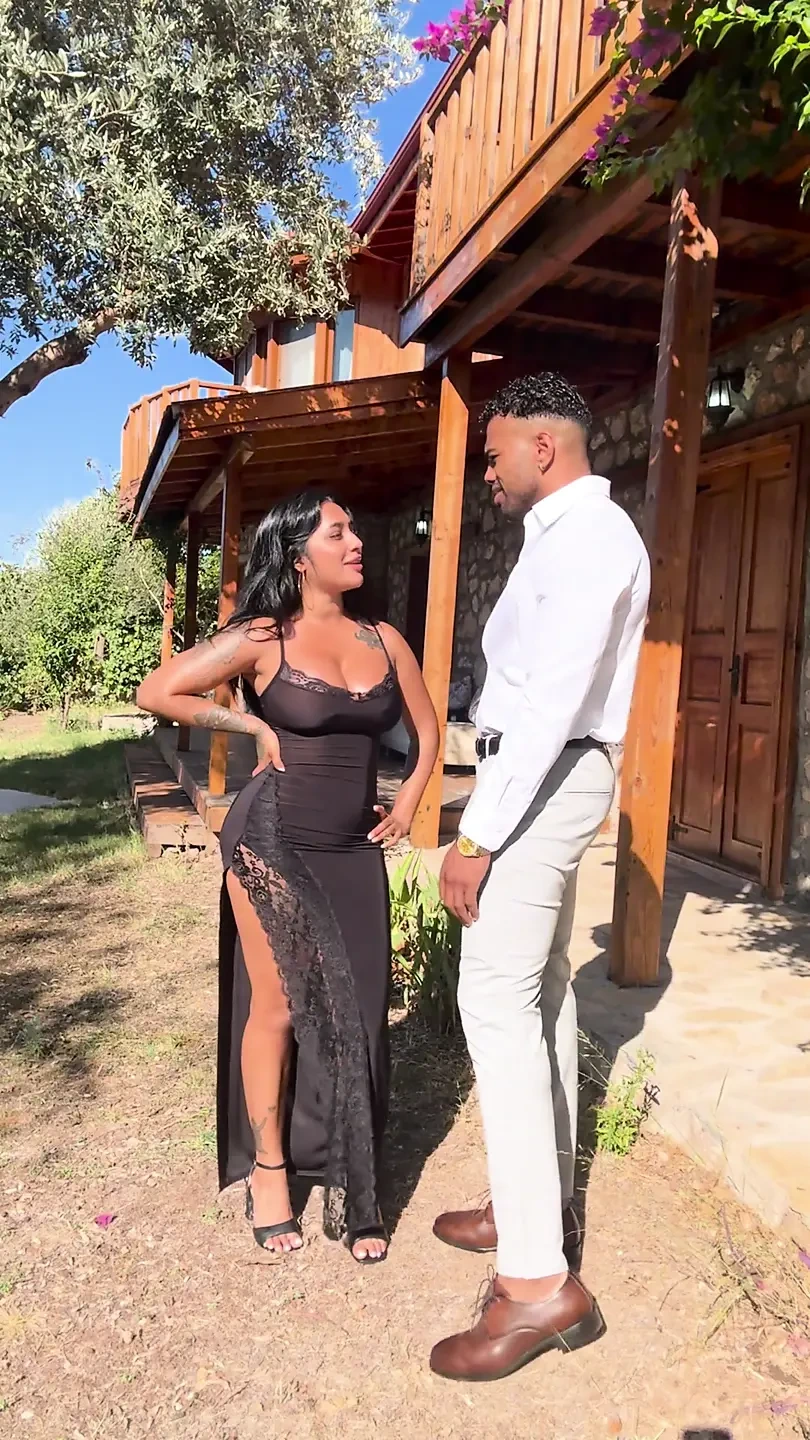 巨大的鸡巴为丰满的印度人Yasmina Khan