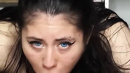 Кримпай в тугой и мокрой киске возбужденной 18-летней крошки - кримпай в любительском видео