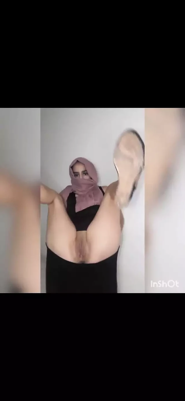 Arab wearing big heels and licking big dick