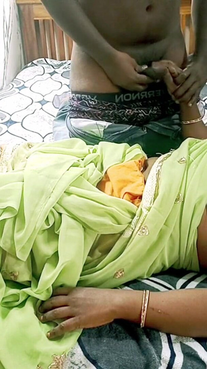 Cunhado seduziu sua esposa de irmãos e a fodeu quase sem seu conhecimento - tamil audio com gemidos | Clipe 1