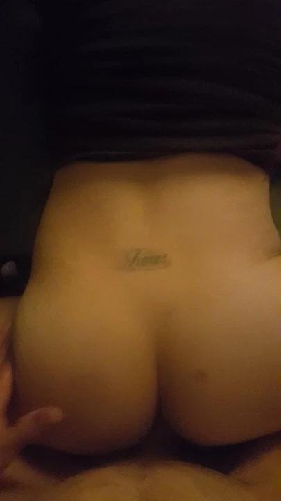 Wifefreeze在丈夫在工作时被操