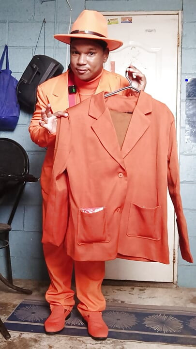 Clássico Traje Laranja