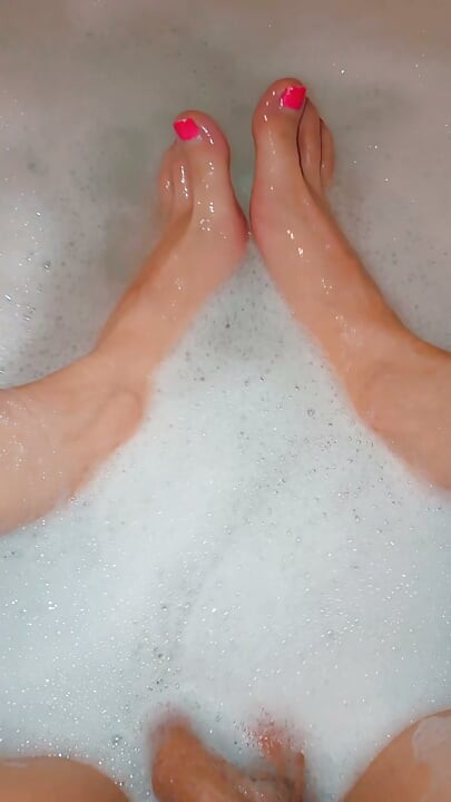 Slut in her bath